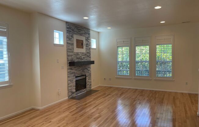 Well maintained 3bd Issaquah Highlands Townhome