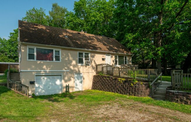 Apartment off 28th and Clyde Park Available