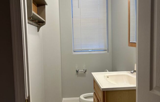 Charming 3BD/2.5BA Townhome w/ EV Charger in Hampden, MD!