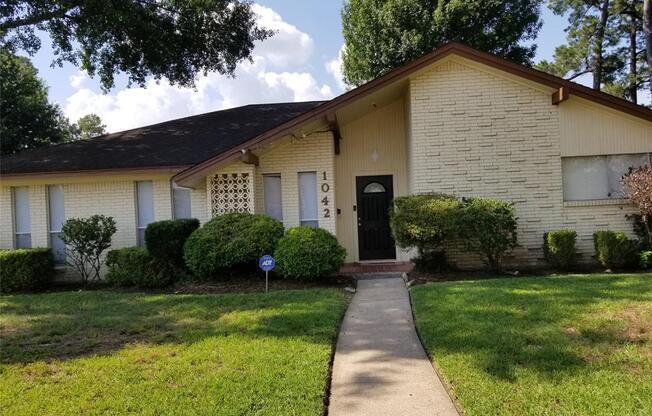 1042 CREEKMONT DR