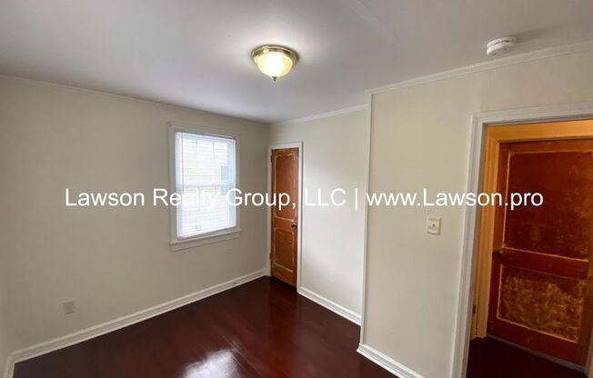 2 beds, 1 bath, $1,095