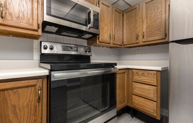 2 beds, 2 baths, $995, Unit 6