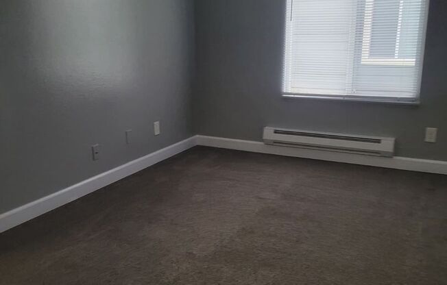 3 beds, 1 bath, 945 sqft, $1,700, Unit 1326 M4