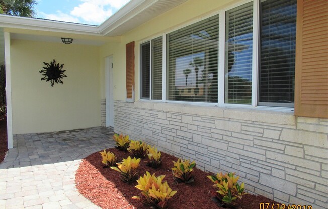 Beautiful 3 Bedroom Beachside Home in Daytona Beach!