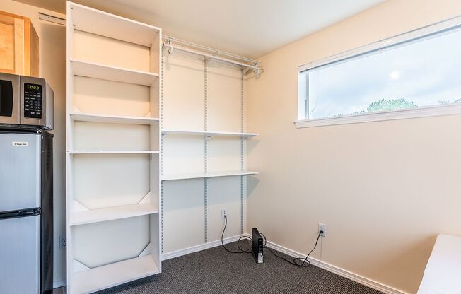 Studio, 1 bath, 130 sqft, $725, Unit D-3