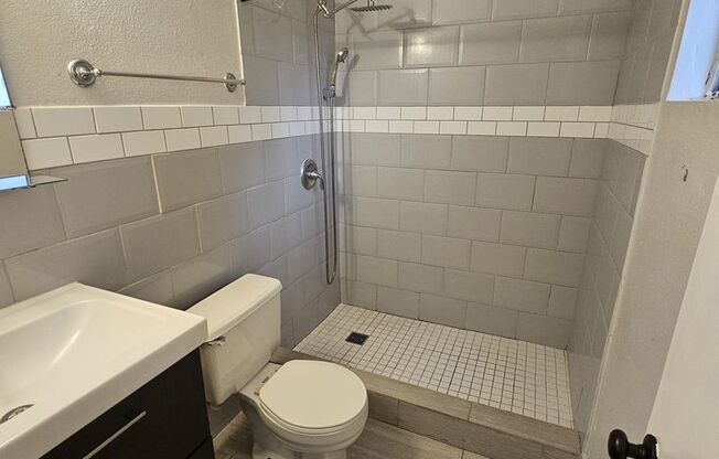 1 bed, 1 bath, $750, Unit #1