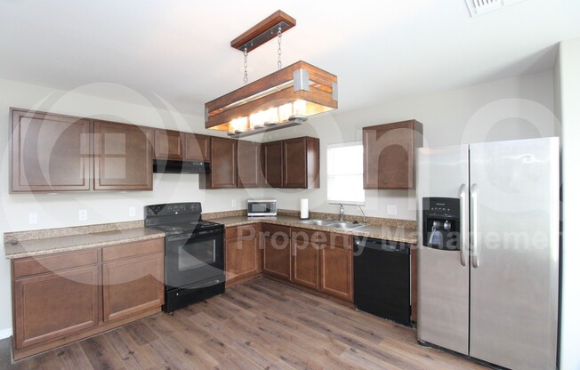 1041 W PRIOR AVE