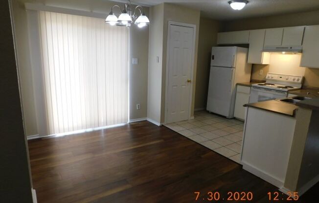 2 beds, 1 bath, $895