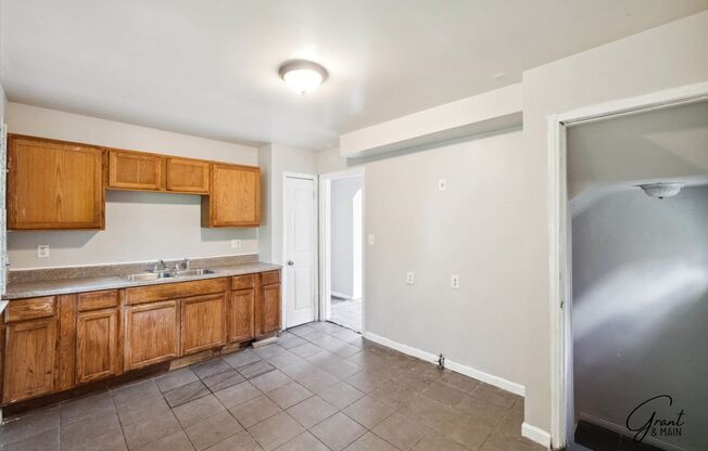 3 beds, 1 bath, $1,200