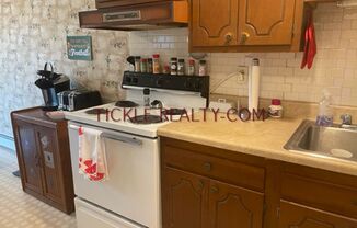 1 bed, 1 bath, $925, Unit B-12