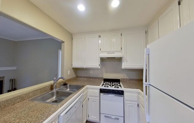 **Move-In Special!!** Elegant 2 Bed 2 Bath Condo in Rancho Santa Margarita!