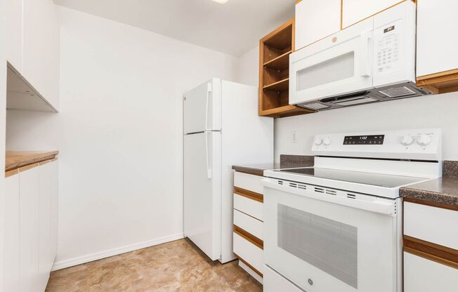 Prime Location Near Lake Washington – Updated 2 Bedroom Condo!