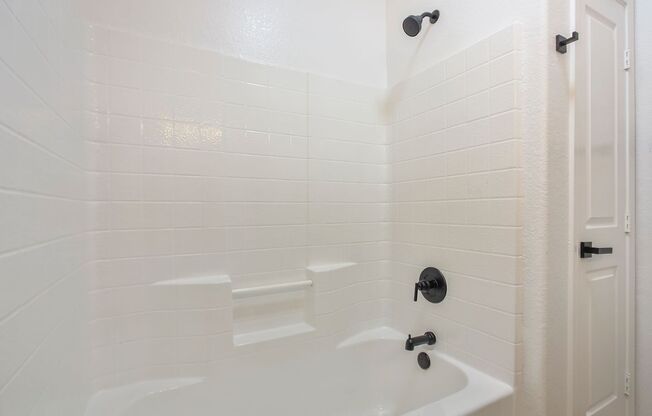 3 beds, 2 baths, 1,352 sqft, $1,795, Unit 215