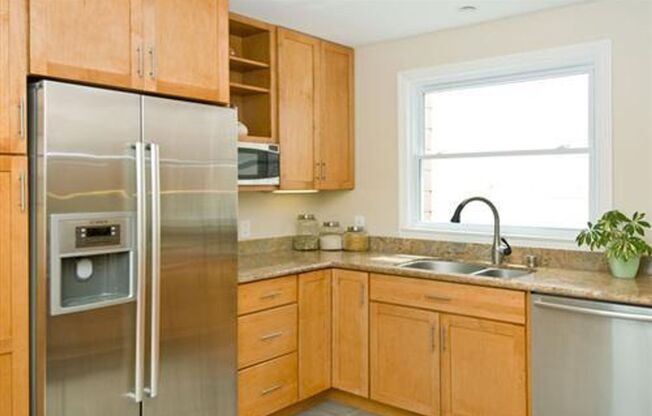 Ashbury Heights: Bright, Remodeled & Unfurnished Top Floor Condo w/ Sweeping Views, Garden & Compact Parking