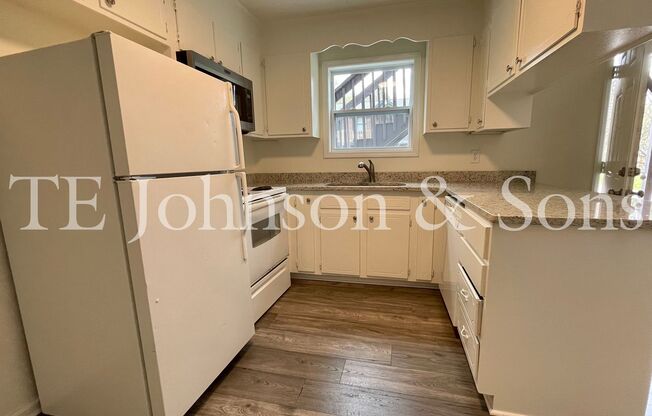 See This Renovated 2 Bedroom In Green Oaks!