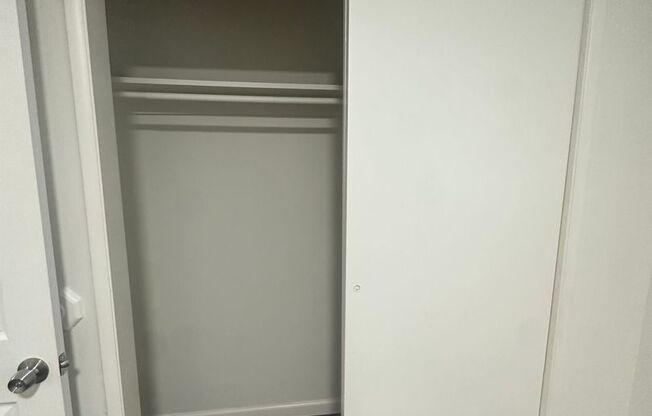 2 beds, 1 bath, 905 sqft, $1,400, Unit 5474-C