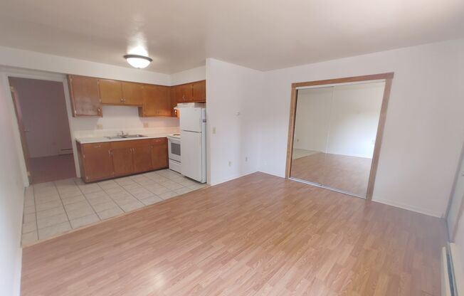 1 bed, 1 bath, 660 sqft, $700, Unit 5