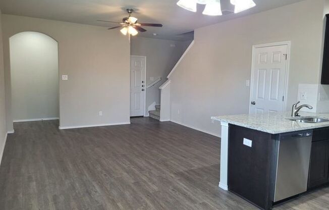 3 beds, 2 baths, $1,425, Unit 3440 Scott Circle