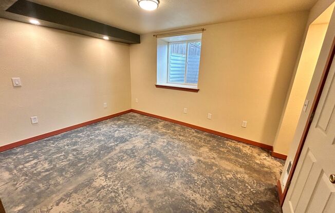 1 bed, 1 bath, 780 sqft, $975, Unit Unit 2