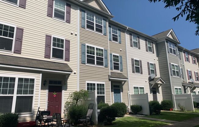 Spacious 3 Bed | 2.5 Bath Townhouse in N Raleigh - Water Included