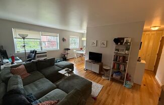 1 bed, 1 bath, $2,095, Unit 363