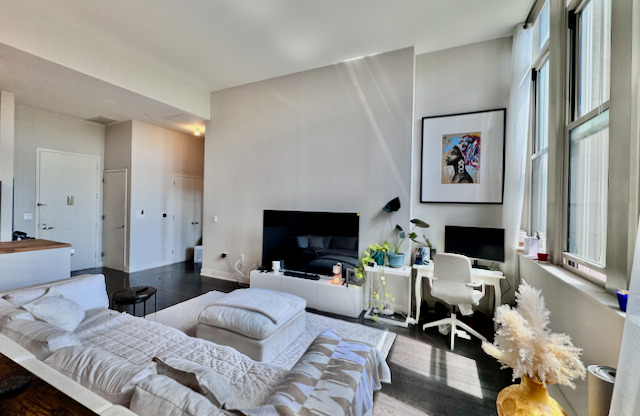 220 W 148 ST