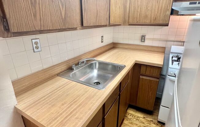 Studio, 1 bath, 300 sqft, $1,405, Unit 644-302