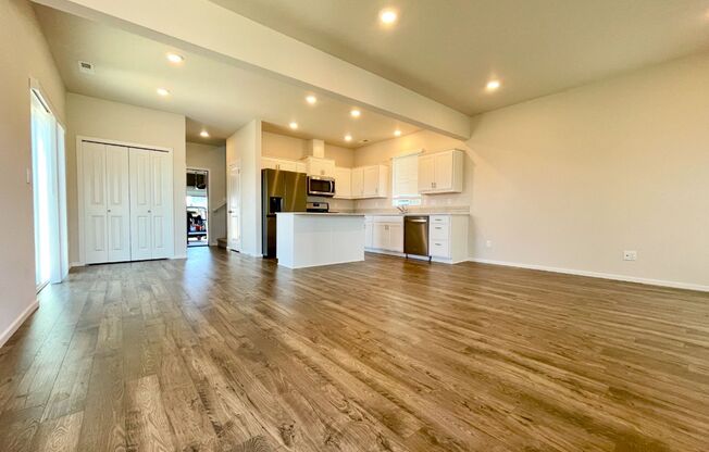 Newer Construction on Corner Lot in New Smith Creek Development~ Bonus Loft Style Room~ Quartz Countertops~ Walking Trails~ Picnic Area~ Park~  ALL THE THINGS......