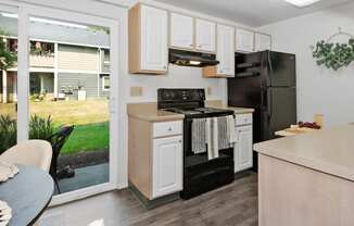 Crown Court model kitchen, Clackamas, OR, 97015