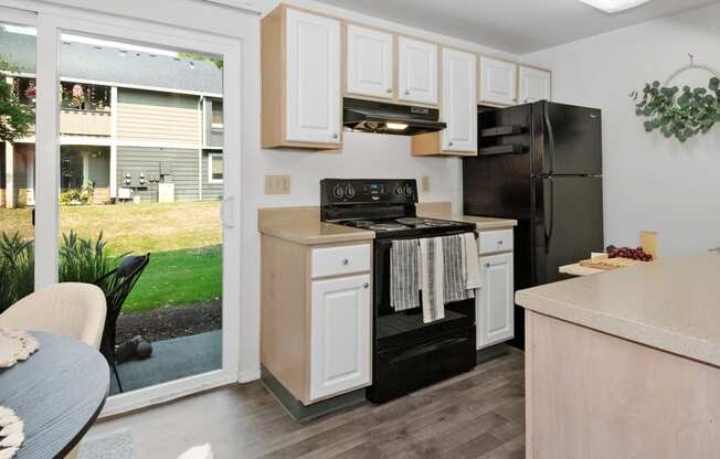 Crown Court model kitchen, Clackamas, OR, 97015