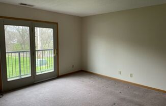 2 beds, 1.5 baths, $700, Unit 3