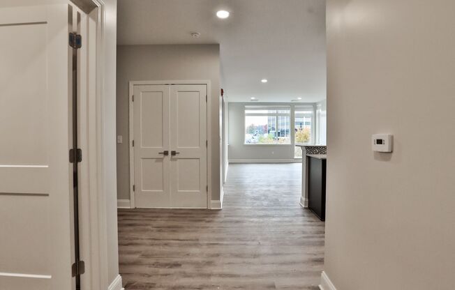 1 bed, 1 bath, 833 sqft, $1,650, Unit 203