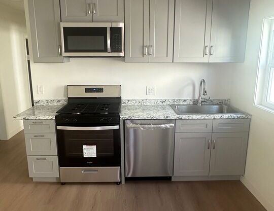 3 beds, 1 bath, 1,100 sqft, $2,995, Unit 1/2