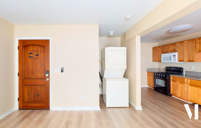 Three Bedroom Townhome with Private Baths Near USC!