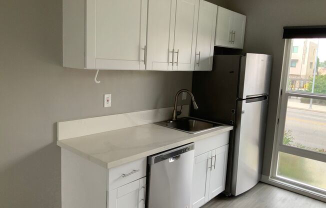 Studio, 1 bath, 368 sqft, $1,495, Unit 27