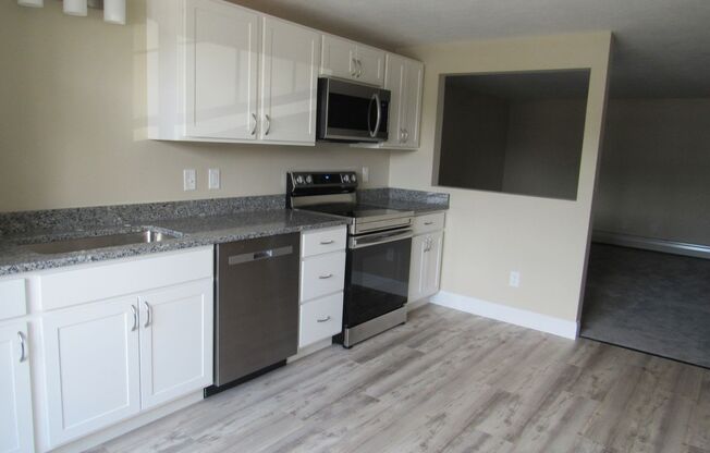 Plaistow Remodeled 2 Bedroom Condominium!   Heat/HW Included!
