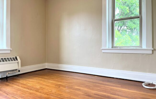 1 bed, 1 bath, $995, Unit 27D