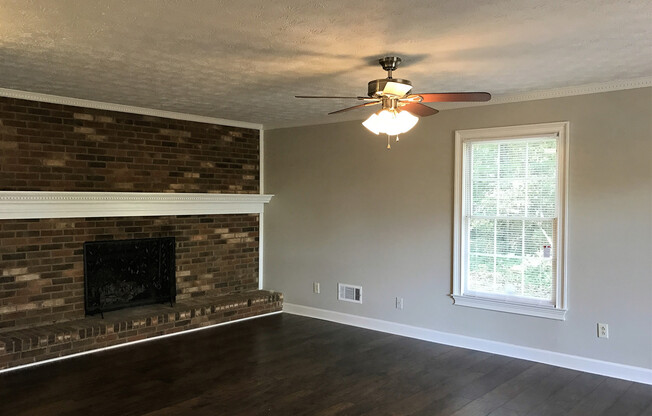 Charming 3br/2.5ba in Move-In Condition!!   Lithonia Area!!!!  Immediate Move Available!!