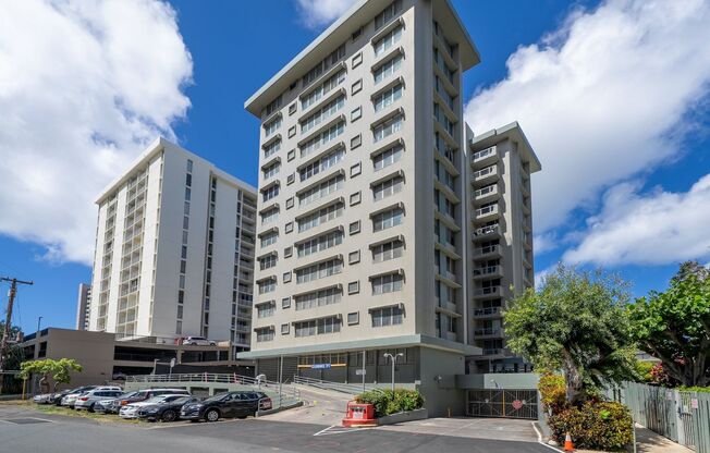 $2300 / 2 BD, 1 BA, 1 parking Condo in Hono Hale Towers