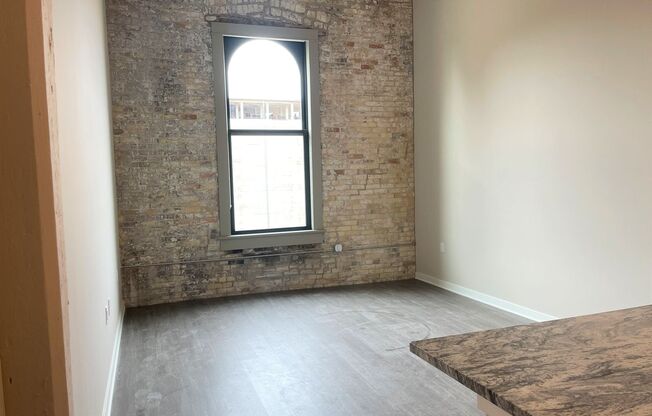 1 bed, 1 bath, 687 sqft, $1,620, Unit Cream City Lofts-408
