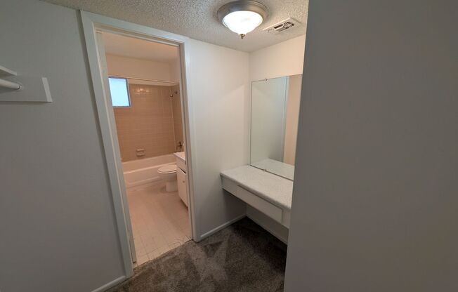 Studio, 1 bath, 480 sqft, $685, Unit 21-B