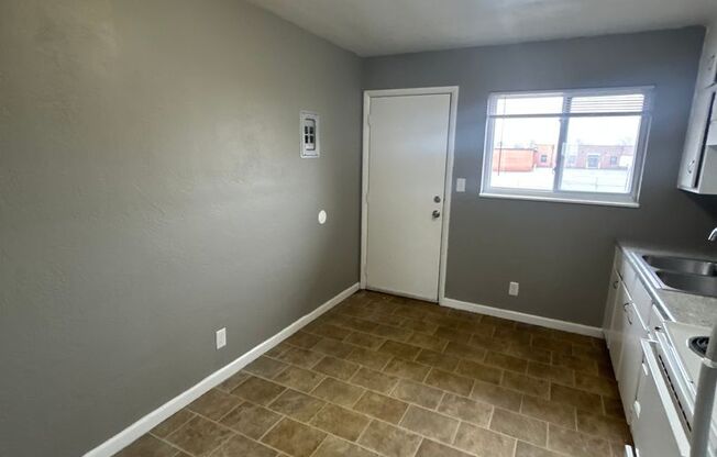 2 beds, 1 bath, 750 sqft, $1,095, Unit B10 1011 16