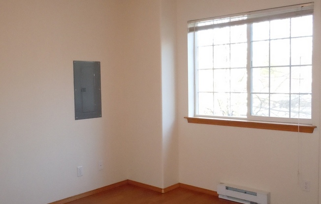 2 beds, 1 bath, $1,900