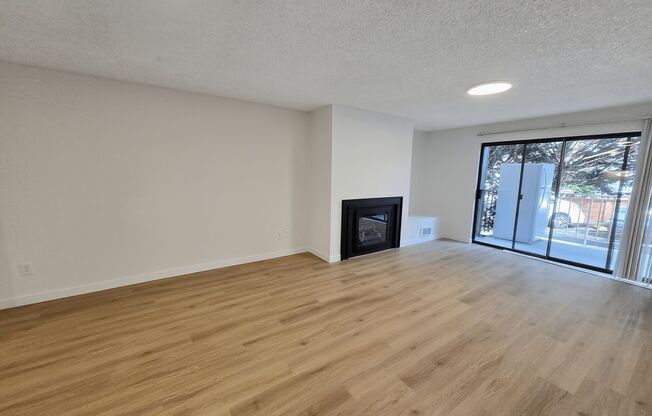 2 beds, 1 bath, 950 sqft, $2,195, Unit 107