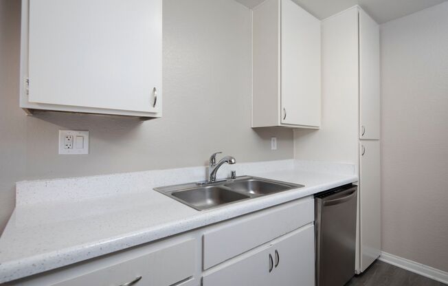 3 beds, 2 baths, 1,100 sqft, $2,695, Unit 19