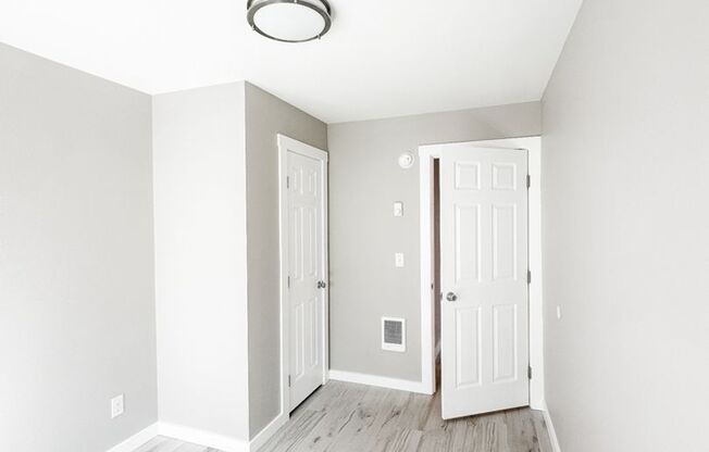 3 beds, 1 bath, 1,000 sqft, $1,975, Unit L1