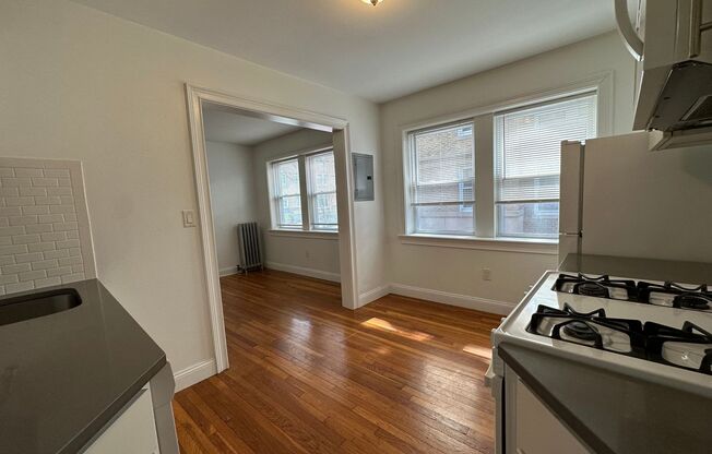 2 beds, 2 baths, 690 sqft, $2,600, Unit 109 Summer #416