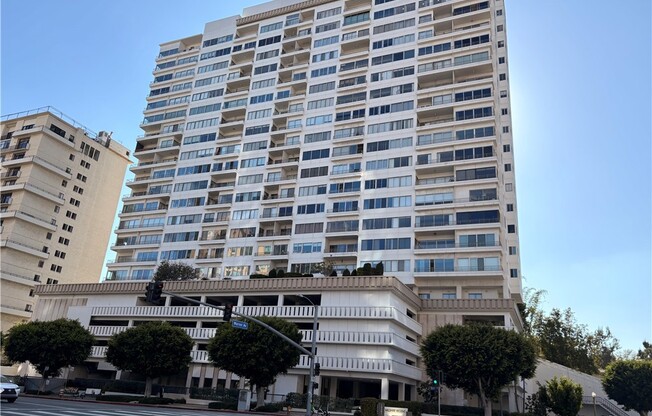 1 bed, 1.5 baths, 883 sqft, $4,200, Unit 1409