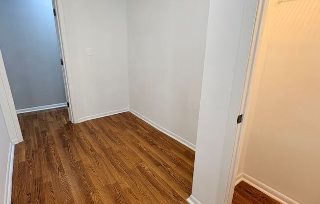 3 beds, 1 bath, 1,003 sqft, $1,350, Unit CA 127.5-2W
