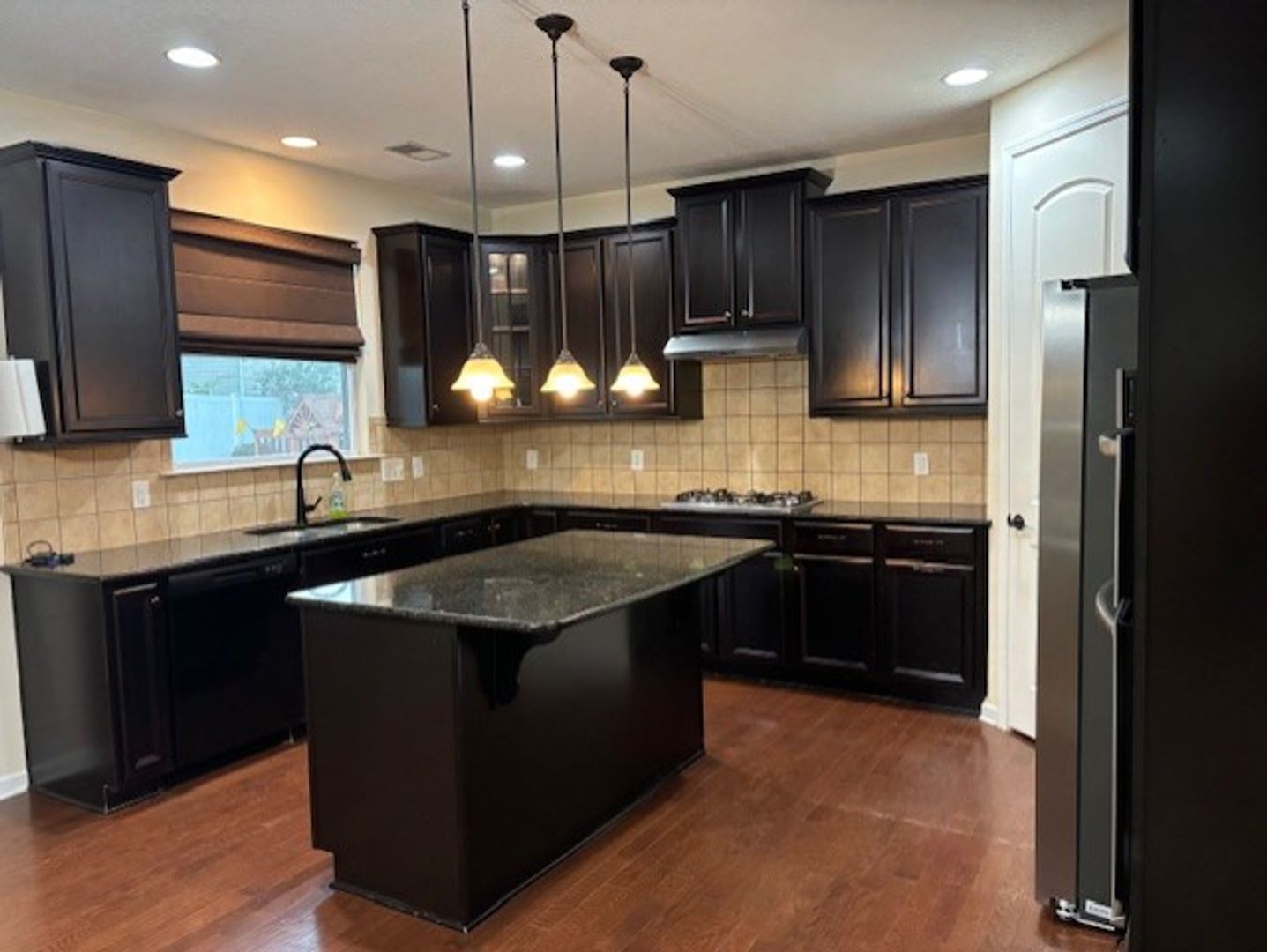 Grand 5 Bed/ 4 Bath Home - Waterlynn Subdivision - Chef's Kitchen - Sunroom - Covered Back Deck - Community Pool